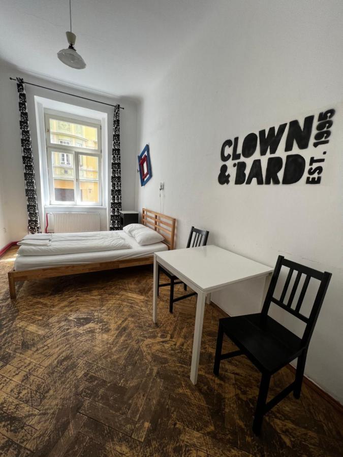 Clown And Bard Hostel Prague Luaran gambar