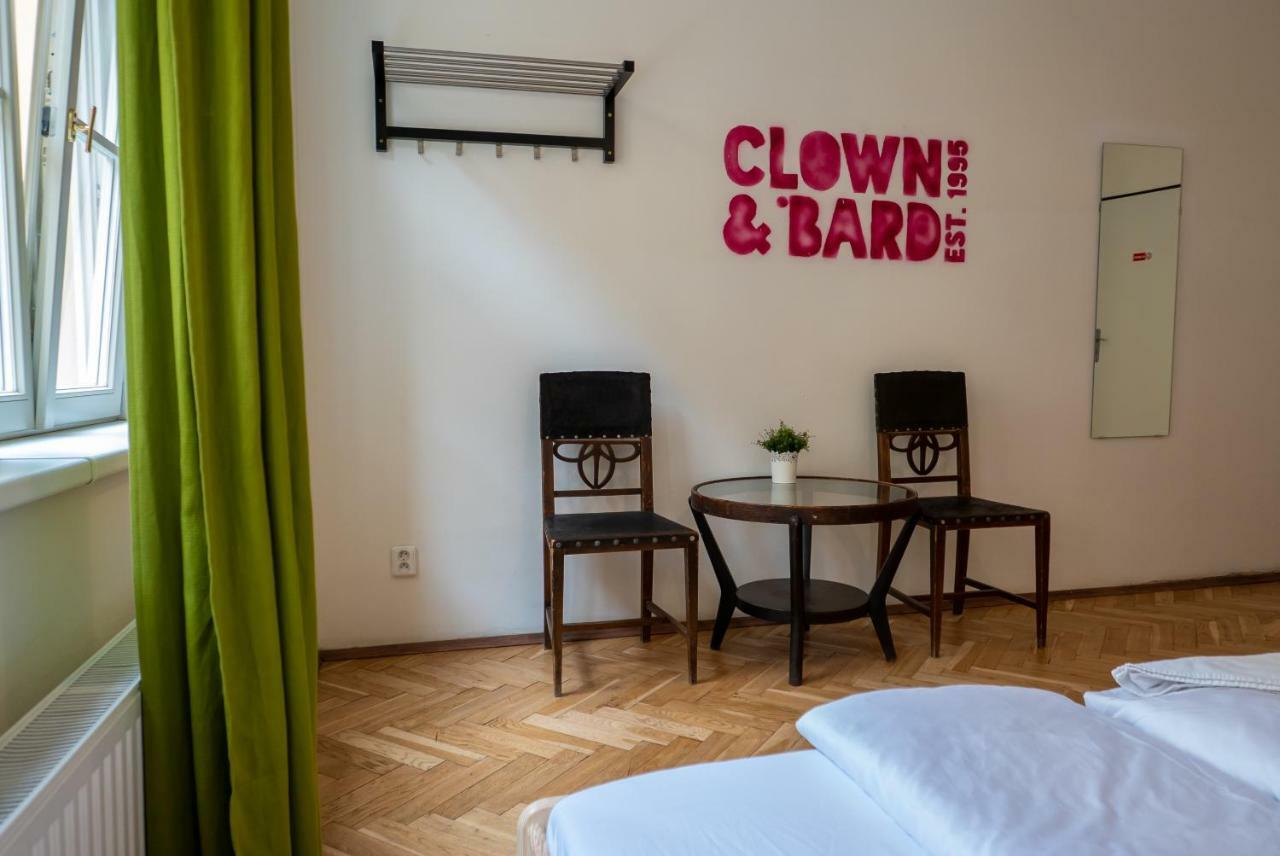 Clown And Bard Hostel Prague Luaran gambar